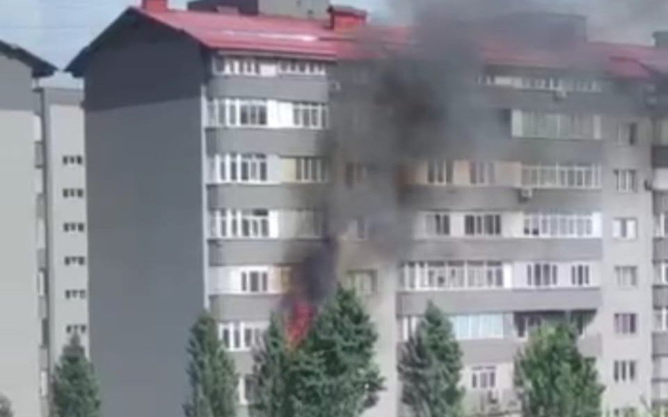 12 человек спасли из горящей многоэтажки в Алматы