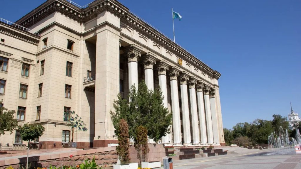 Фонд Назарбаева вернул КБТУ: Историческое здание университета передали государству