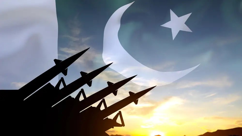 «Теперь у нас будет открытая война»: Пакистан нанес авиаудары по Афганистану