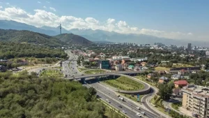 Транспортная революция в Алматы: Токаев поручил ускорить запуск LRT и SkyTrain