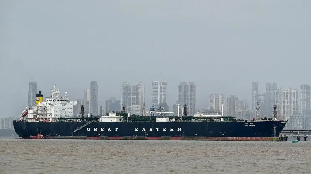 Трамп шешім қабылдады: АҚШ Ормуз бұғазын толық блокадаға алады