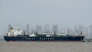 Трамп шешім қабылдады: АҚШ Ормуз бұғазын толық блокадаға алады