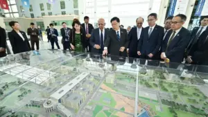 Китайские компании из делегации Гонконга в Центральную Азию готовят… Mainland Chinese firms on Hong Kong-led Central Asia trip eye city listing: John Lee