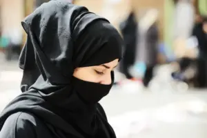Таджикистан опроверг введение запрета на хиджаб и бороды Tajikistan Hijab Ban Denied by Authorities Amid Confusion