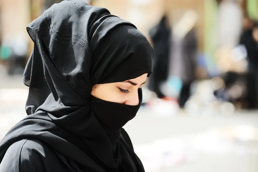 Таджикистан опроверг введение запрета на хиджаб и бороды Tajikistan Hijab Ban Denied by Authorities Amid Confusion