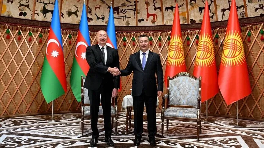 Киргизия и Азербайджан подписали союзнический договор Kyrgyz, Azerbaijani presidents hold meeting in Cholpon-Ata to deepen bilateral ties