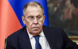 Лавров прибыл в Кыргызстан на встречу глав МИД ШОС Russia’s Lavrov arrives in Kyrgyzstan to take part in meeting of SCO foreign ministers