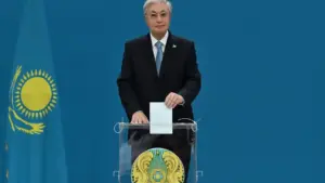 Партия Токаева побеждает на выборах в Казахстане Kazakhstan election: pro-Tokayev party set for landslide as president hints at staying on