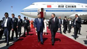 习近平在上合组织峰会上呼吁普遍安全 China's Xi calls for universal security at SCO summit