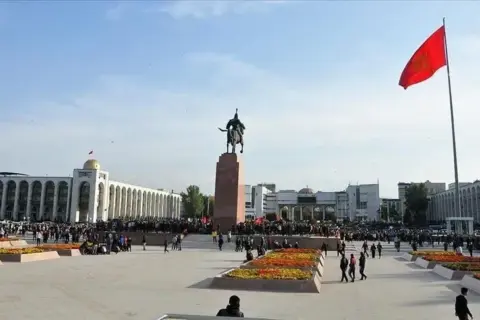 Kyrgyz parliament adopts draft resolution on holding presidential vote on Jan. 27