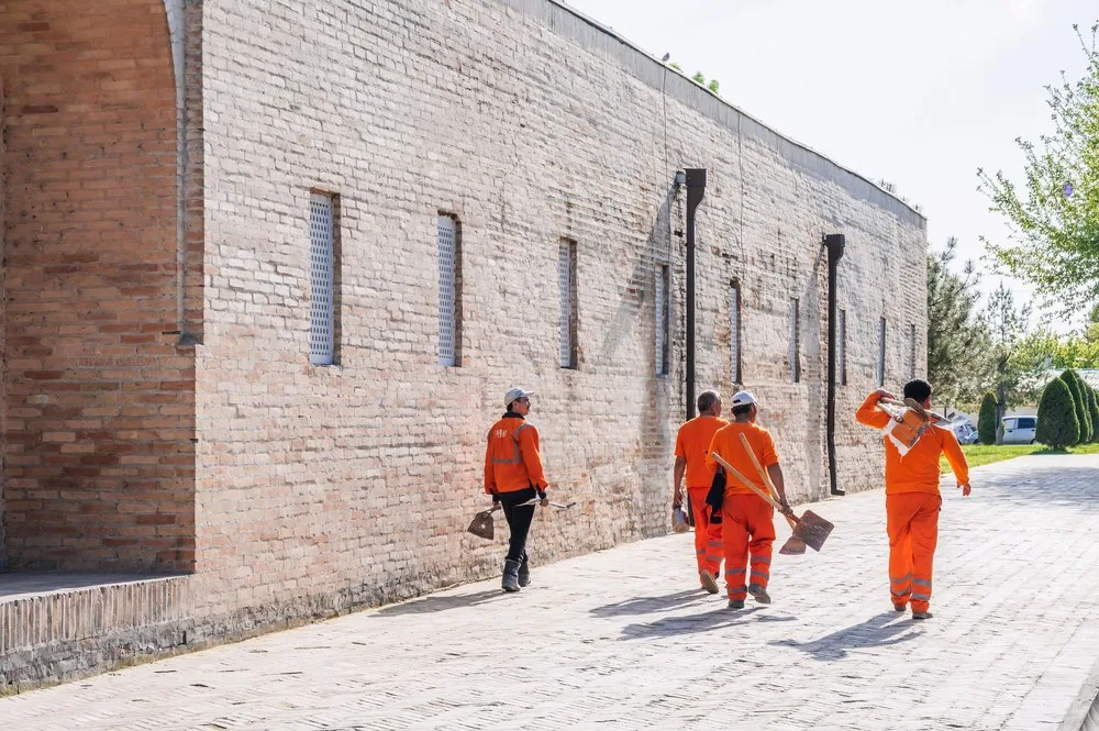 Uzbekistan Proposes One-Stop Center for Migrant Workers Heading to Russia