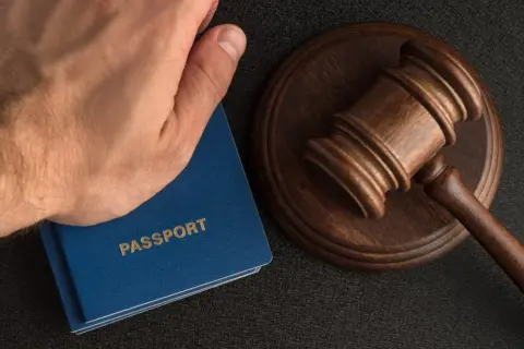 Russia Expels 32 Uzbek Migrants as Deportations Rise in Novosibirsk