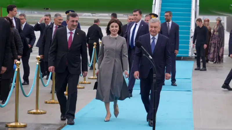 Uzbek leader arrives in Ankara for talks with Erdoğan, Turkic summit