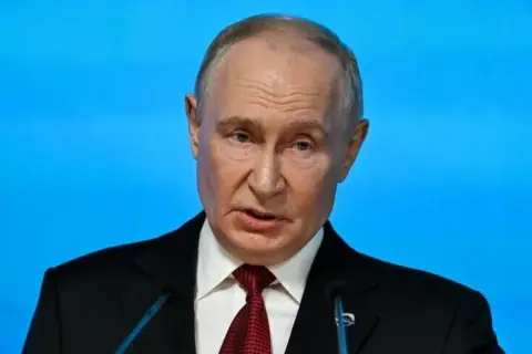Putin arrives in Turkmenistan to attend CIS leaders' and Caspian environmental summits