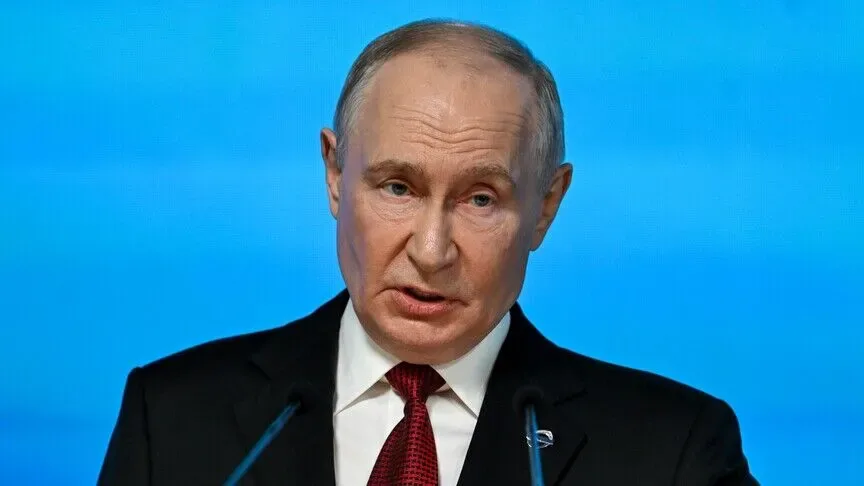 Putin arrives in Turkmenistan to attend CIS leaders' and Caspian environmental summits